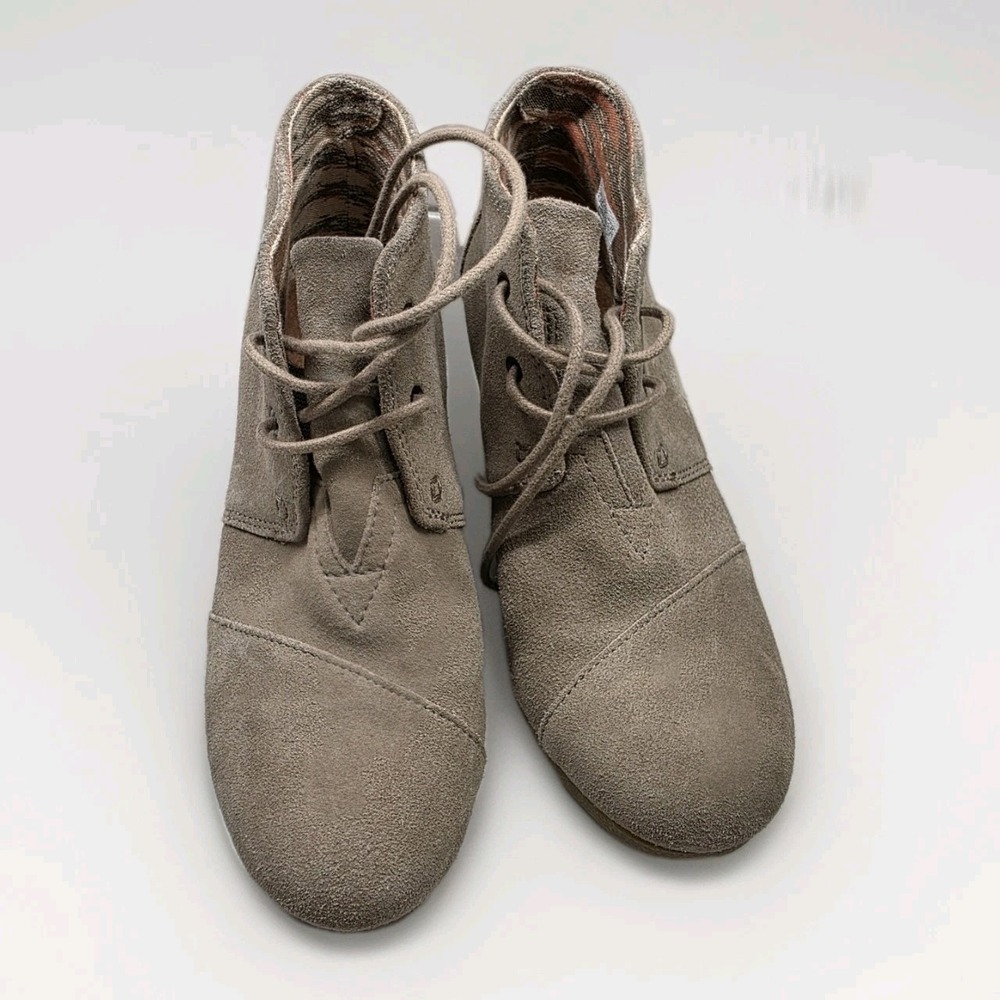 Toms Desert Wedge Womens Beige Taupe Suede Lace Up Ankle Boots 7